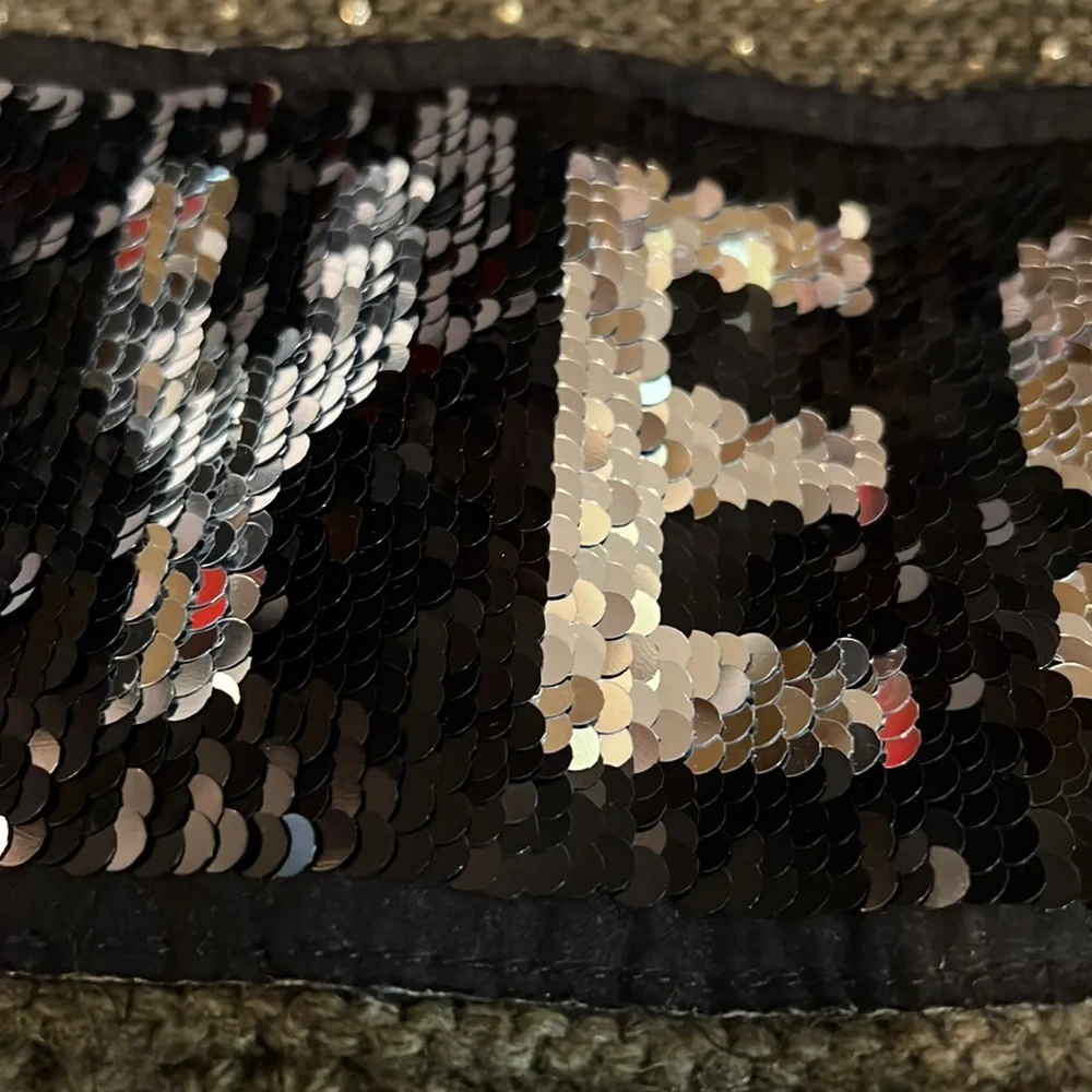 YES/NO sequin beanie‎ with pom pom